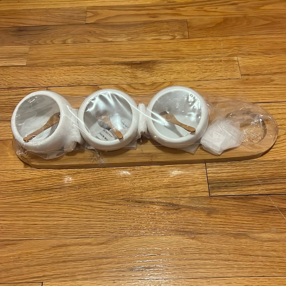 Condiment Containers